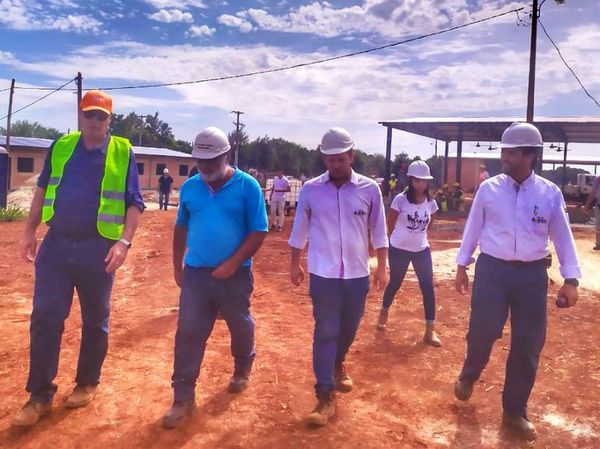 Wiens observó obras de la futura cárcel del área de Minga Guazú - Interior - ABC Color