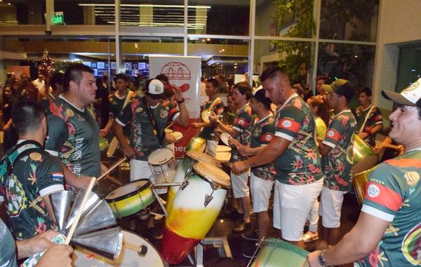 El carnaval encarnaceno se inicia este sábado 25 - Artes y Espectáculos - ABC Color