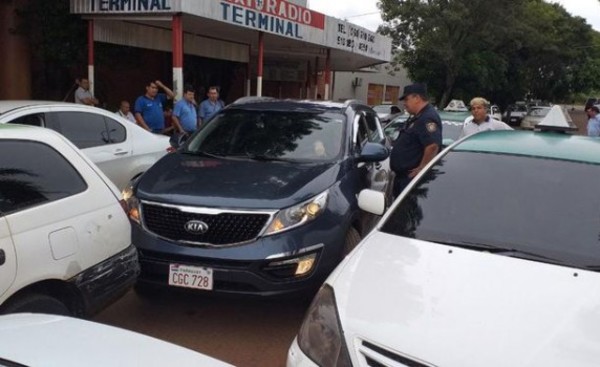 Taxistas iniciaron casería de conductores de MUV y Uber en CDE