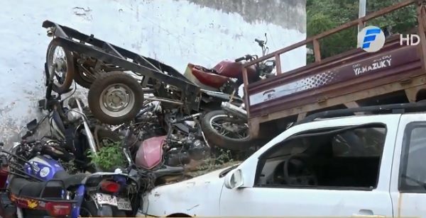 Jueza ordena destrucción de vehículos abandonados en dependencias policiales