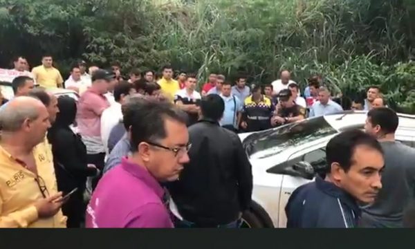 Sigue la guerra entre taxistas y MUV en CDE