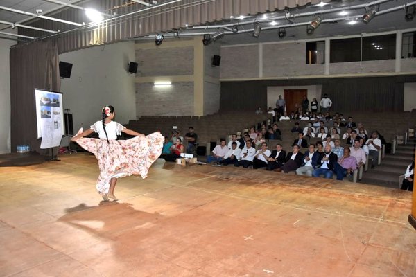 Inician trabajos de refacción del teatro municipal de Caacupé