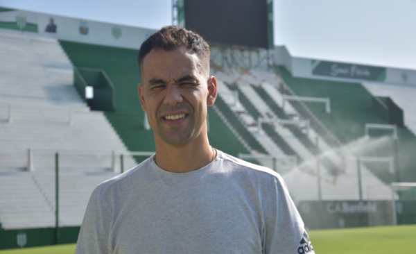 HOY / Banfield confirma a Velázquez como refuerzo