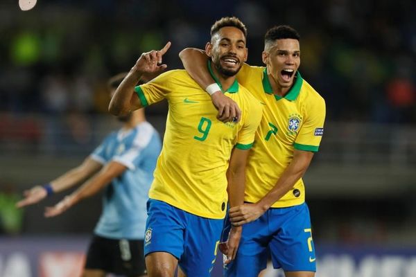 3-1. Pedrinho, Cunha y Pepê consolidan a Brasil y frenan en seco a Uruguay - .::RADIO NACIONAL::.