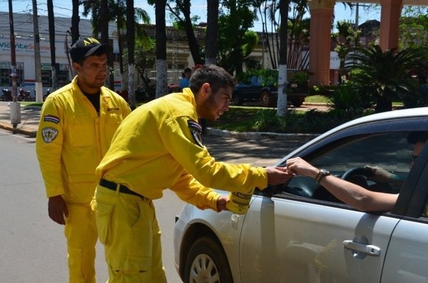 Reconocen que no hay control sobre supuestos bomberos que piden dinero en la vía pública