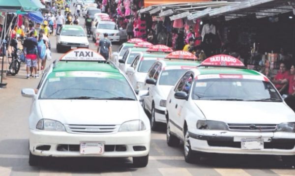 Taxistas protestan contra MUV y UBER en Ciudad Del Este