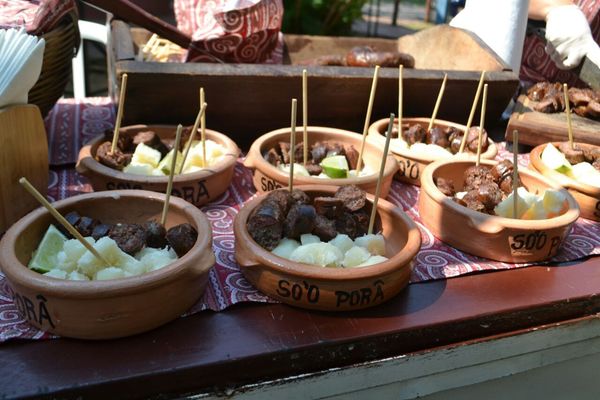 San Juan Bautista se prepara para recibir a más de 20.000 visitantes en otra edición del Festival del Batiburrillo, Siriki y Chorizo Sanjuanino