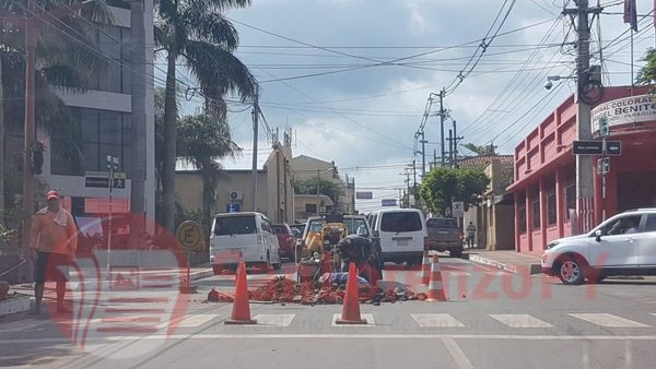 Fueron a reclamar pésimo trabajo que hace ESSAP | San Lorenzo Py