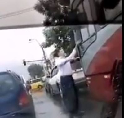 Hombre que devolvió la basura del chófer: "Hay que concienciar, no tirar basura desde el vehículo" » Ñanduti