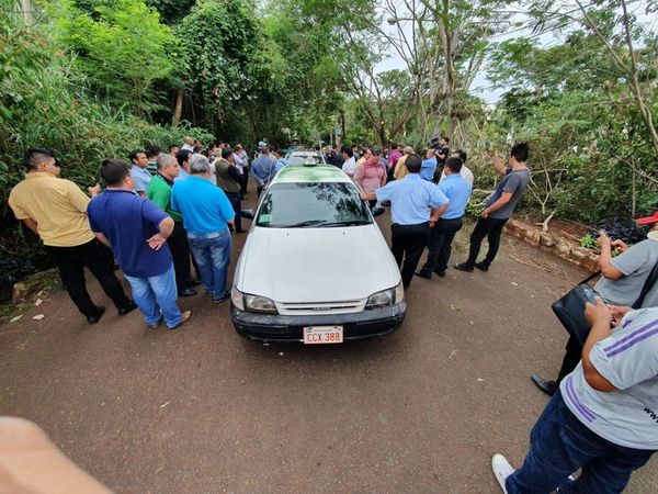 Los taxistas no pagan tributo especial y tampoco se puede cobrar Muv y Uber, afirman - ABC en el Este - ABC Color