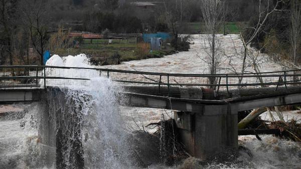 España: Un temporal con olas de 10 metros dejó al menos 11 muertos y destrozos en las costas » Ñanduti