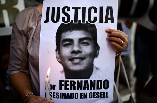 Protesta en Argentina por asesinato de un joven, hijo de compatriotas, a manos de rugbiers  - Mundo - ABC Color