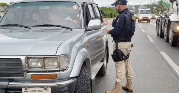 Polis rapais multaron a paraguayos veraneantes