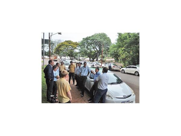 CDE: Taxistas van a la caza de coches de Muv y Uber