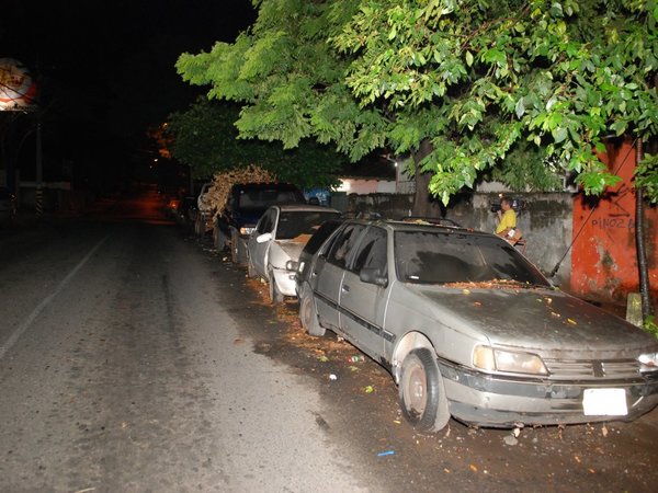 Jueza insta a denunciar vehículos abandonados en la calle