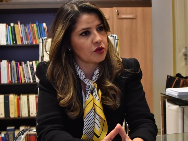 Fuga de reos: Ministra reconoce que hubo "teléfono cortado" con la Fiscalía