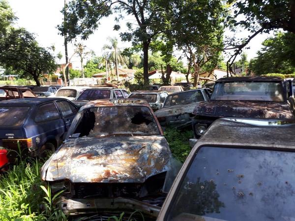 Compactar en bloques de chatarras autos y motos abandonados será negocio para Policía, afirman - ADN Paraguayo