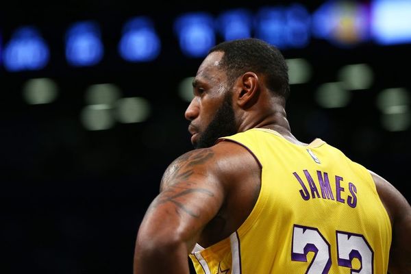 LeBron, cerca de la marca Kobe - Básquetbol - ABC Color