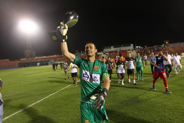 Bernardo Medina: capitán, figura y 'supercampeón' en Perú