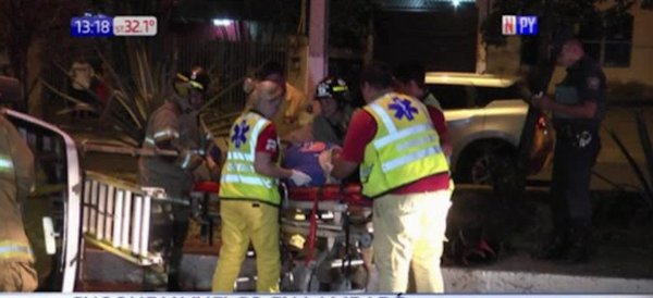 Furgon termina volcando tras brutal accidente | Noticias Paraguay
