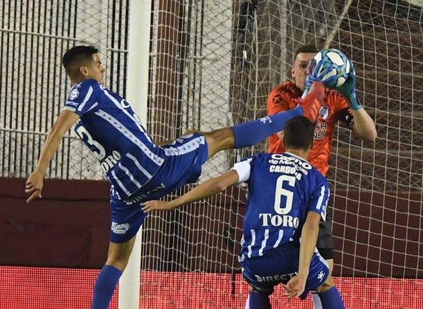 Miguel Jacquet es presentado en un grande de América