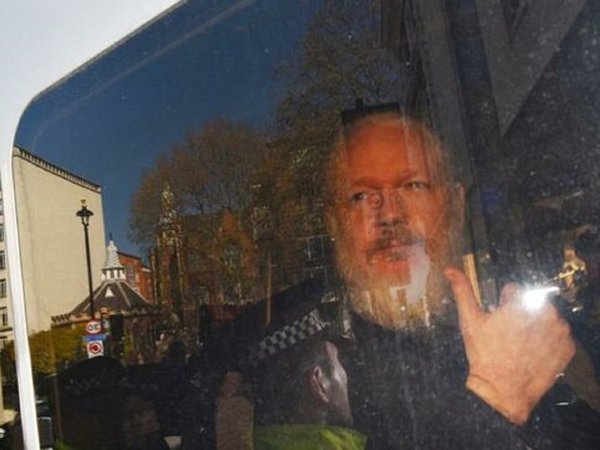 Trasladan a Julian Assange a zona donde estará con otros presos