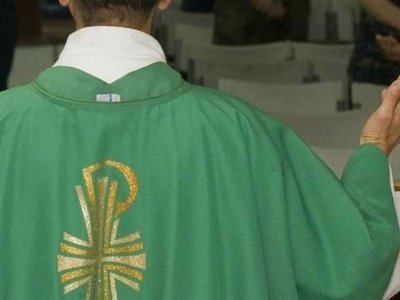 Se hizo pasar por la esposa de un pa'i para quedarse con la herencia