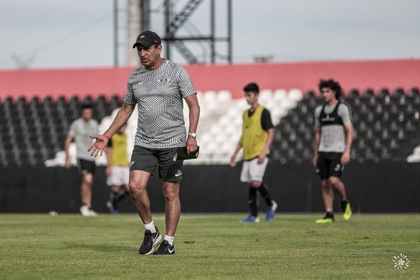 Díaz y los once para el clásico - Libertad - ABC Color