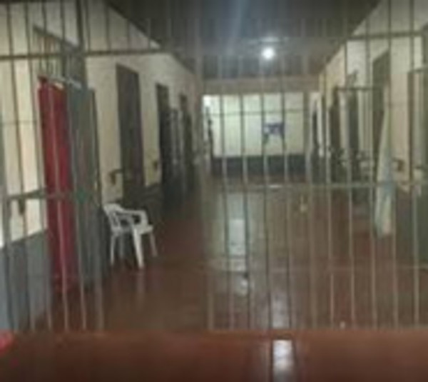 Sumarian a policías tras supuesta liberación de reos  - Paraguay.com