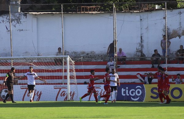 Nacional doblegó a General Díaz y confirmó su buen momento