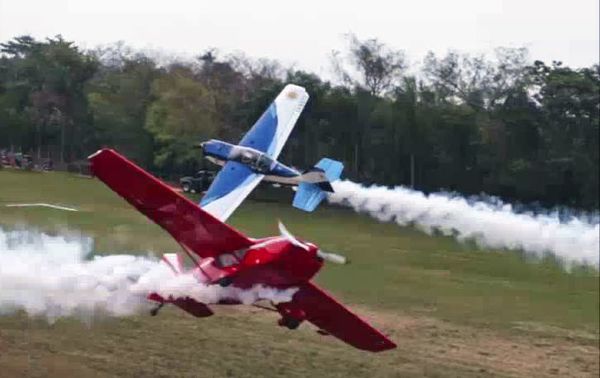 Invitan a observar un espectáculo aéreo de pilotos argentinos en la Costanera - Nacionales - ABC Color