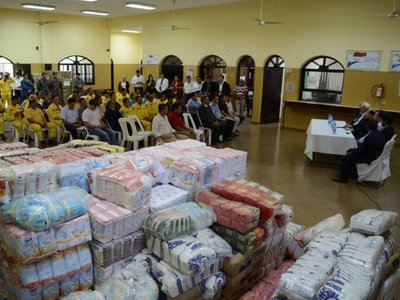 Aduanas de Encarnación entrega productos    incautados en donación