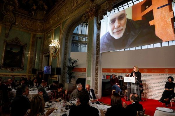 Mexicano Guillermo Arriaga, premio Alfaguara con la novela “Salvar el fuego” - Literatura - ABC Color