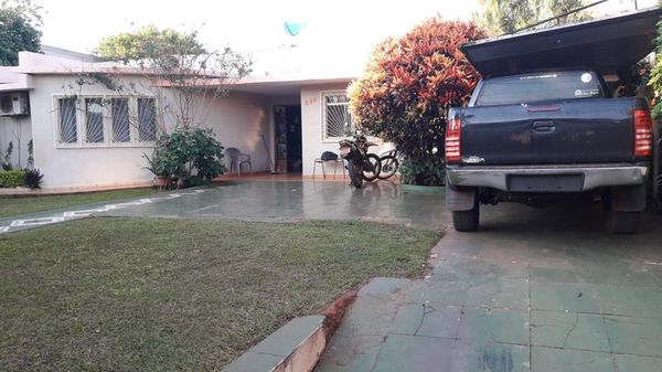 Acribillan vehículo estacionado frente a la casa de un concejal - Nacionales - ABC Color
