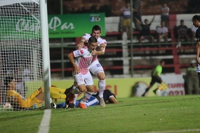 El Rayadito se hace fuerte en casa