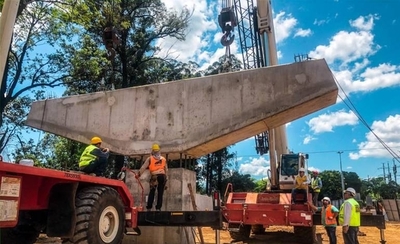 HOY / Corredor Vial Botánico: elevan primer dintel que sostendrá al viaducto de 460 metros