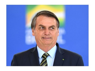 Bolsonaro: "Cada vez más, el indígena es ser humano como nosotros"