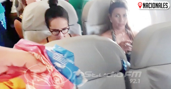 Paraguayito ofreció caramelo y chipa en avión