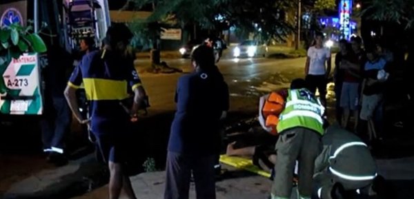 Dos heridos tras choque entre camioneta y motocicleta | Noticias Paraguay