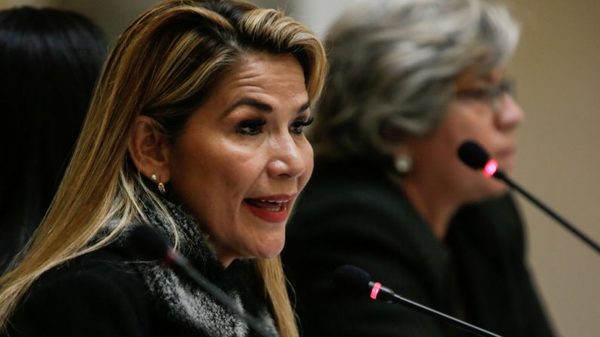 Presidenta interina de Bolivia dice será candidata en elecciones de mayo | .::Agencia IP::.