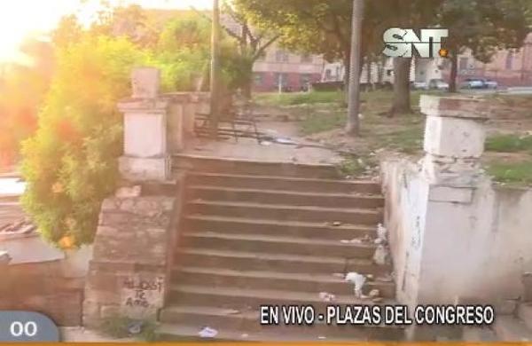 Las precarias condiciones de la Plaza del Congreso - SNT