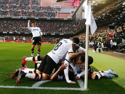 El Valencia recupera su mejor versión y tumba al Barcelona