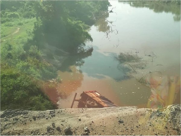 Concepción: Cae camión de gran porte al río Aquidabán