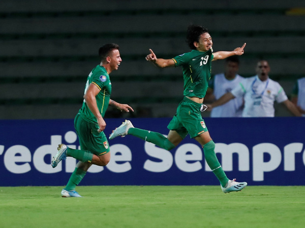 Bolivia sorprende a Uruguay sobre la hora