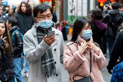Aumentan a 56 los muertos y a 1.975 los contagiados por coronavirus en China - Mundo - ABC Color