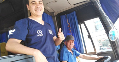 Casi alzó a un pasajero que no tenía ¡cabeza!