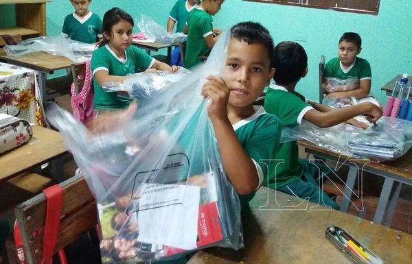 MEC entrega 100 % de kits escolares en San Pedro