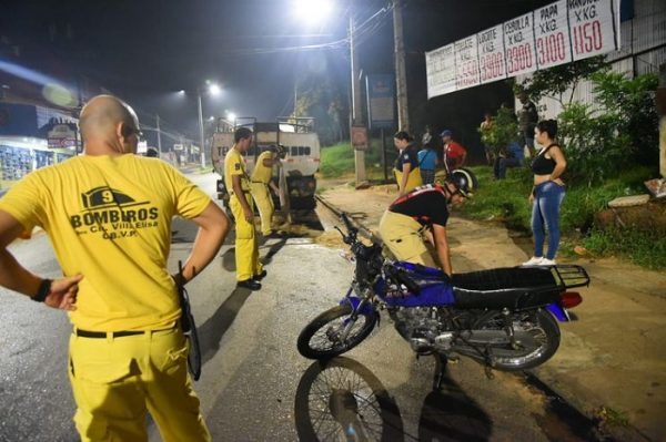 Motociclista resulta gravemente herido tras chocar contra un camión