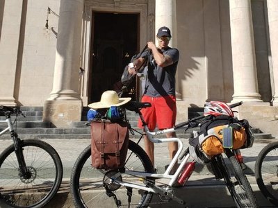 Paraguayo inicia recorrido por Sudamérica en bicicleta