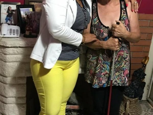 Luego de 50 años cumplió el sueño de conocer a su mamá